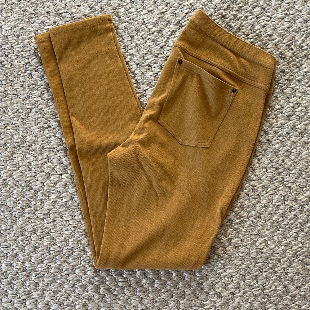 HUE Stretch Mustard Leggings with Back Pockets